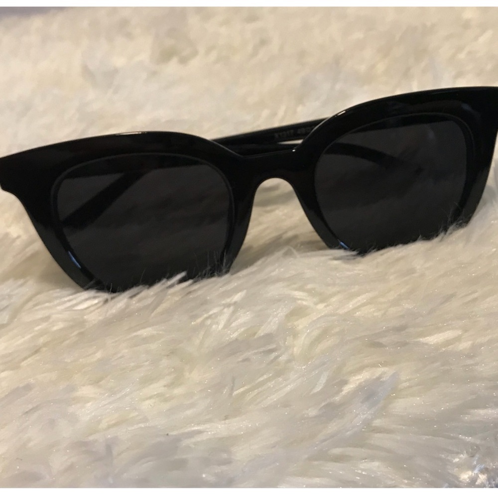 Brand New Black sunnies